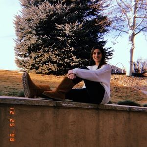 Meet your Posher, Lola